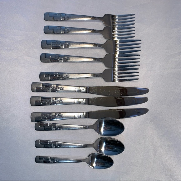 Oneida Quadratic Stainless Steel Flatware Cutlery 11 Pieces Partial Set - Picture 2 of 10